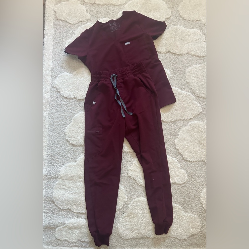 FIGS Scrubs Set